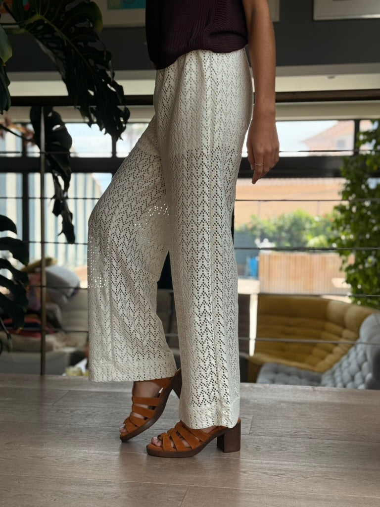 Pantalon crochet écru – Douceur et légèreté