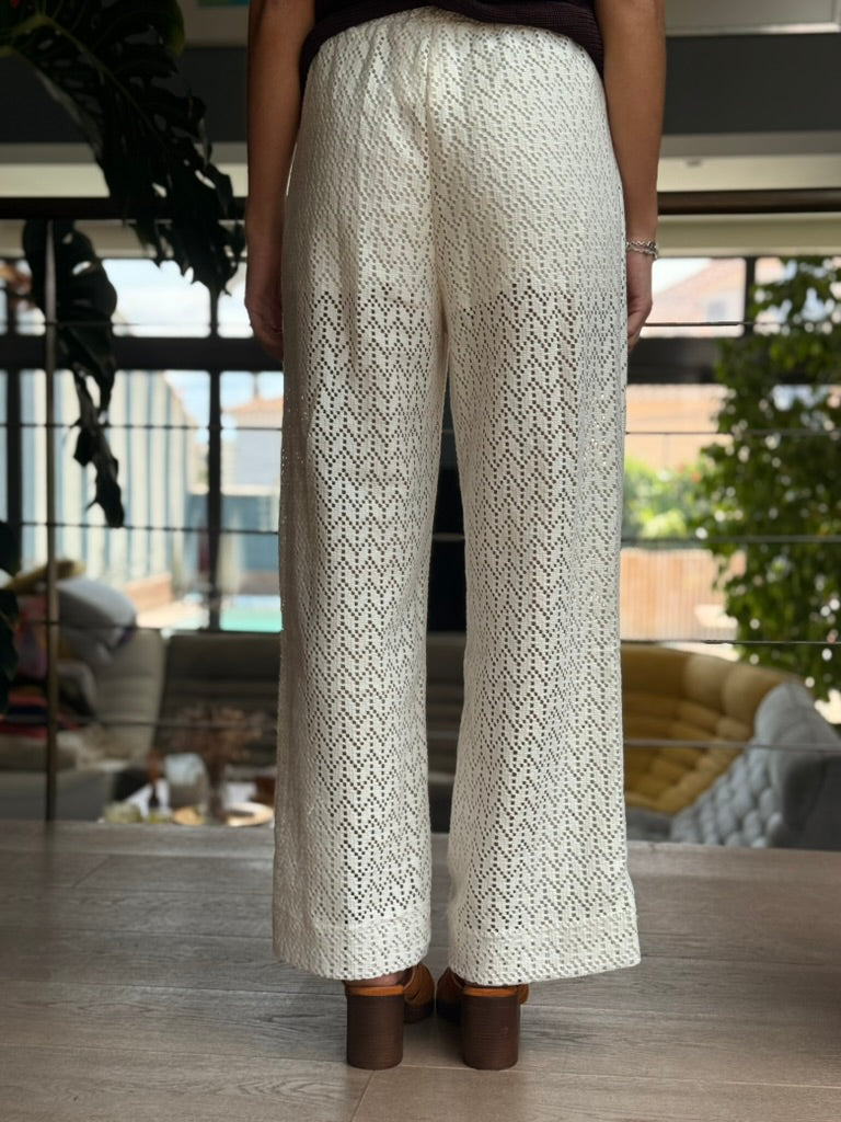 Pantalon crochet écru – Douceur et légèreté