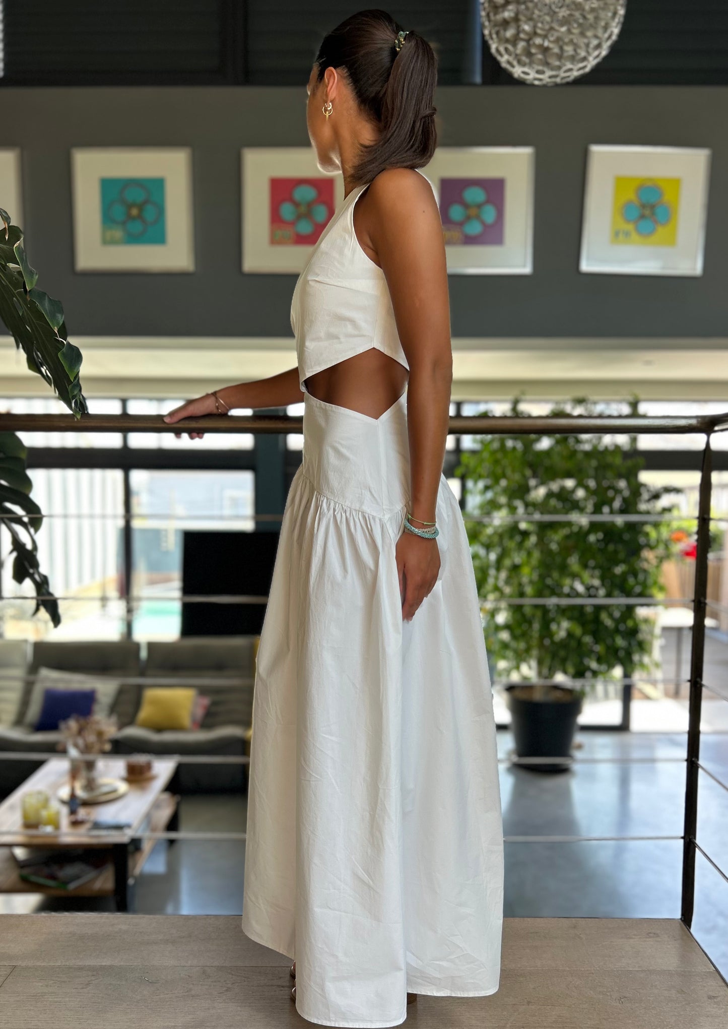 Robe longue asymétrique – Épure & Élégance
