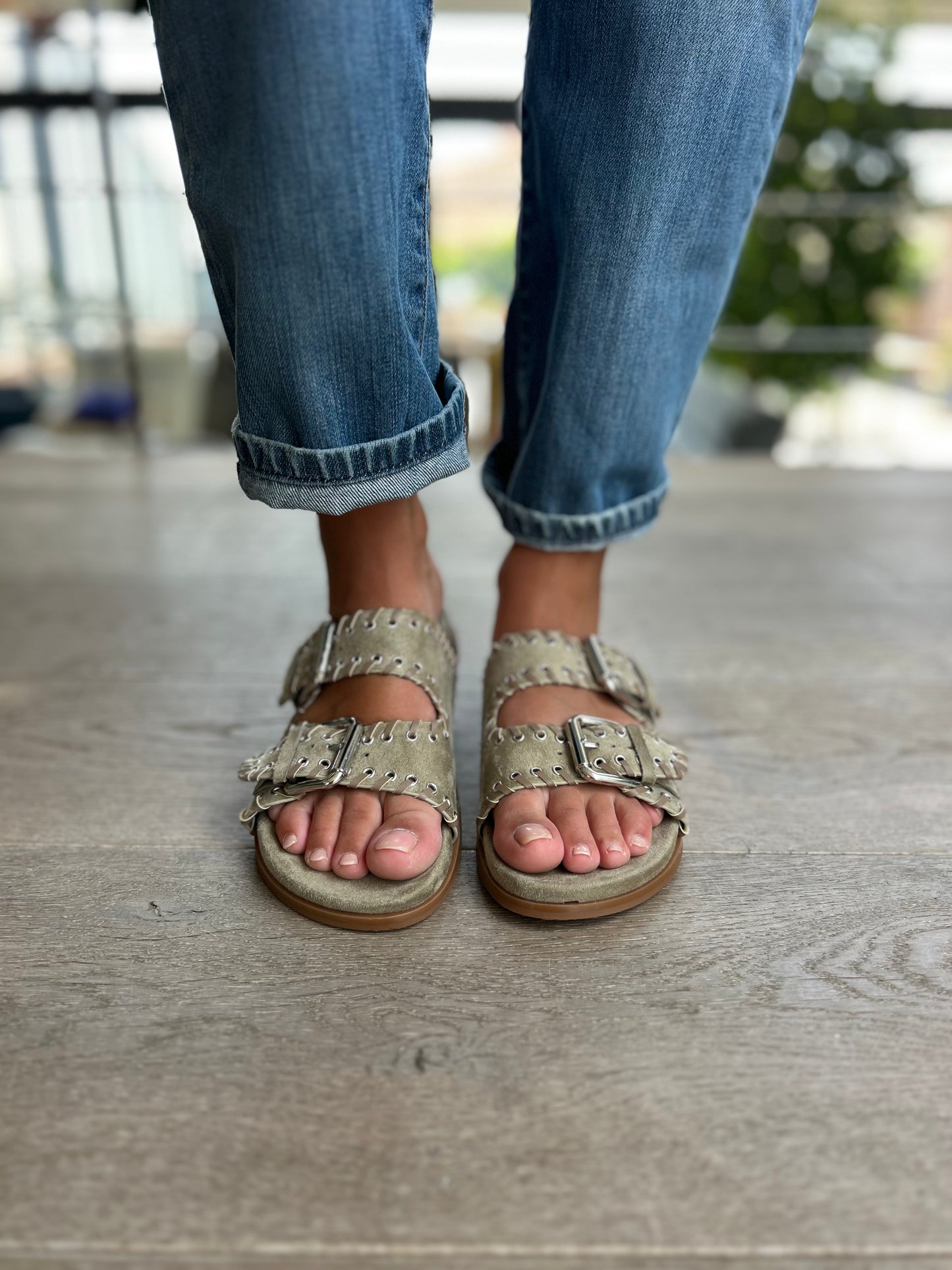Mules en suédine kaki