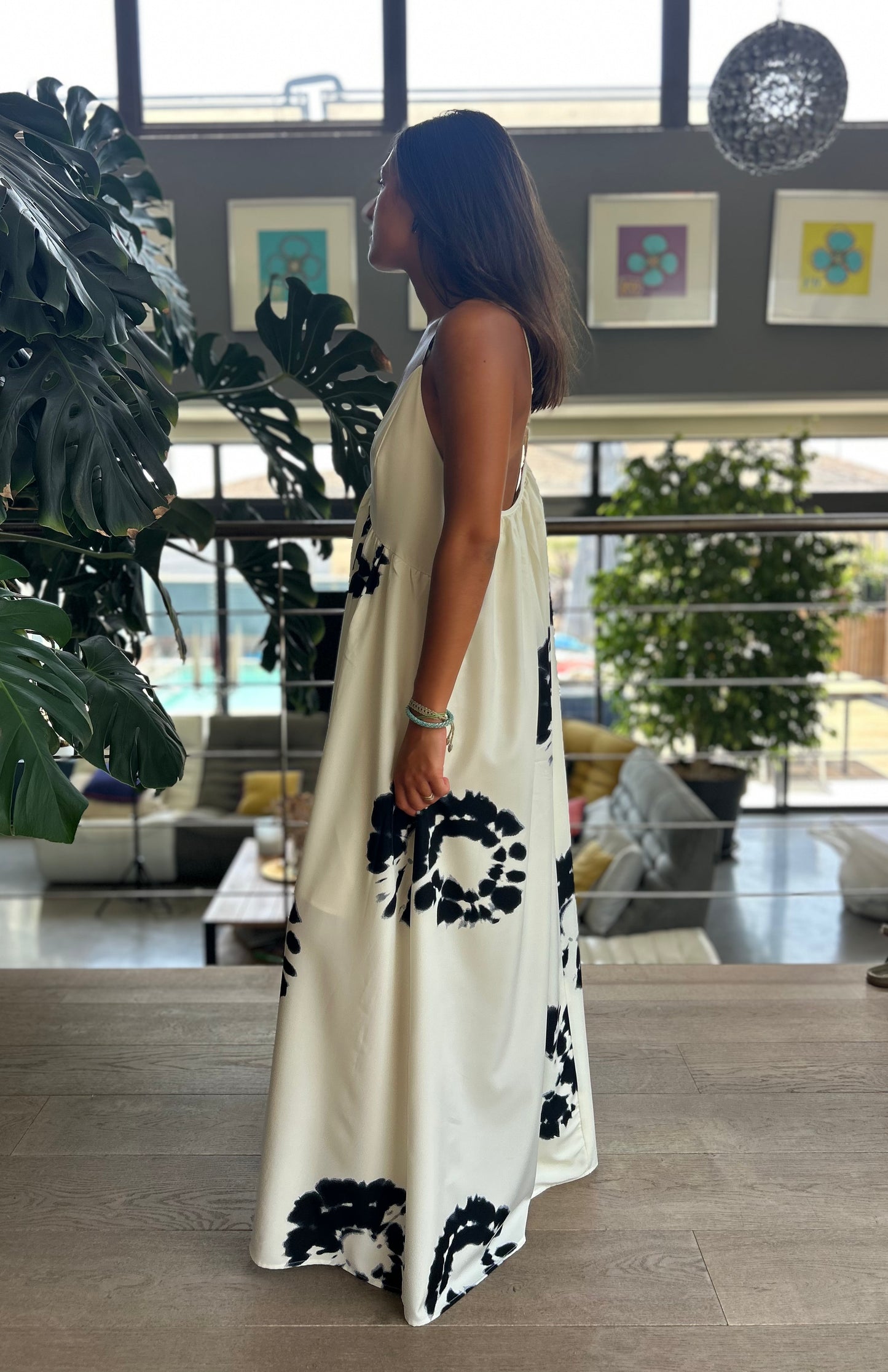 Robe longue blanche imprimés noirs