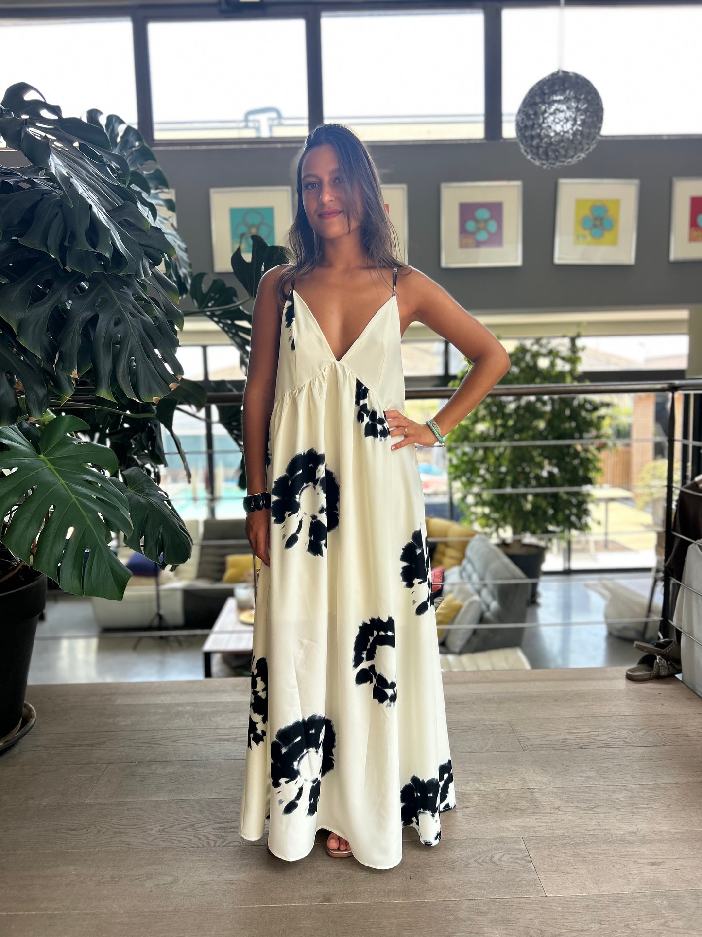Robe longue blanche imprimés noirs