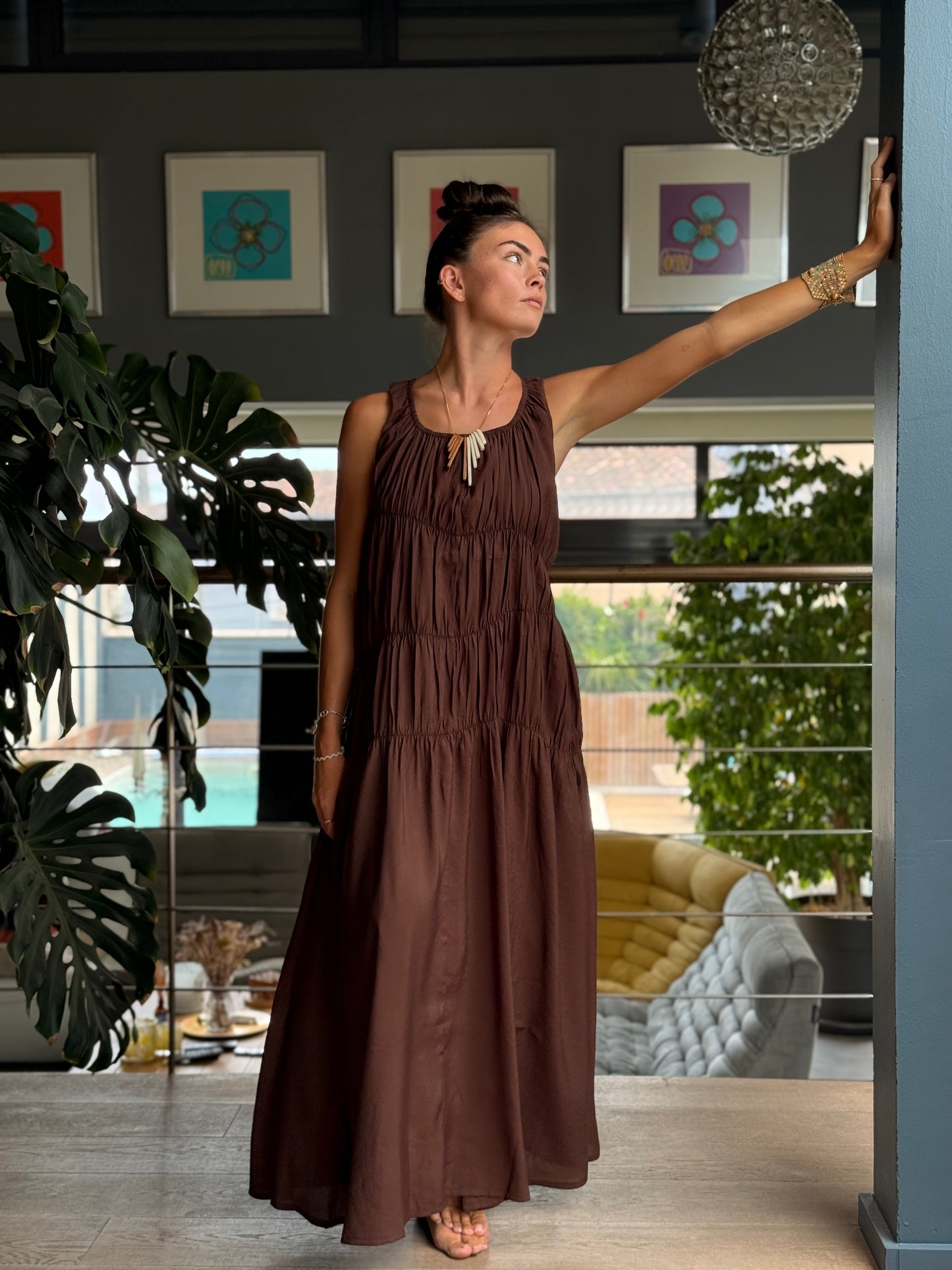 Robe longue chocolat – coupe ample et esprit bohème