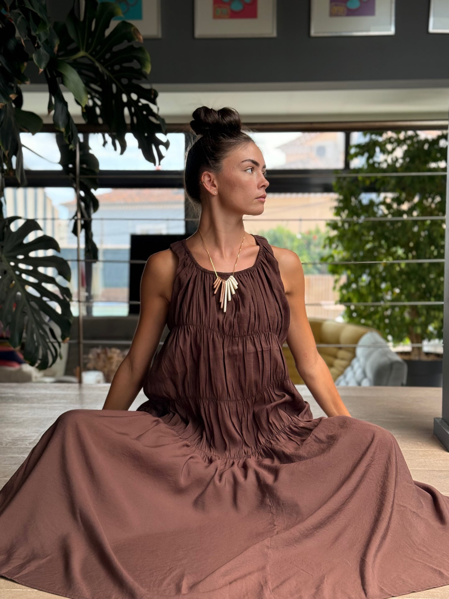 Robe longue chocolat – coupe ample et esprit bohème