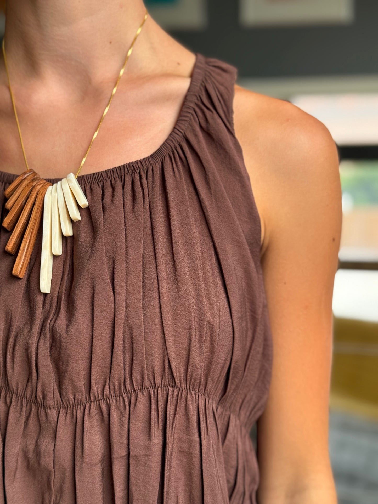 Robe longue chocolat – coupe ample et esprit bohème