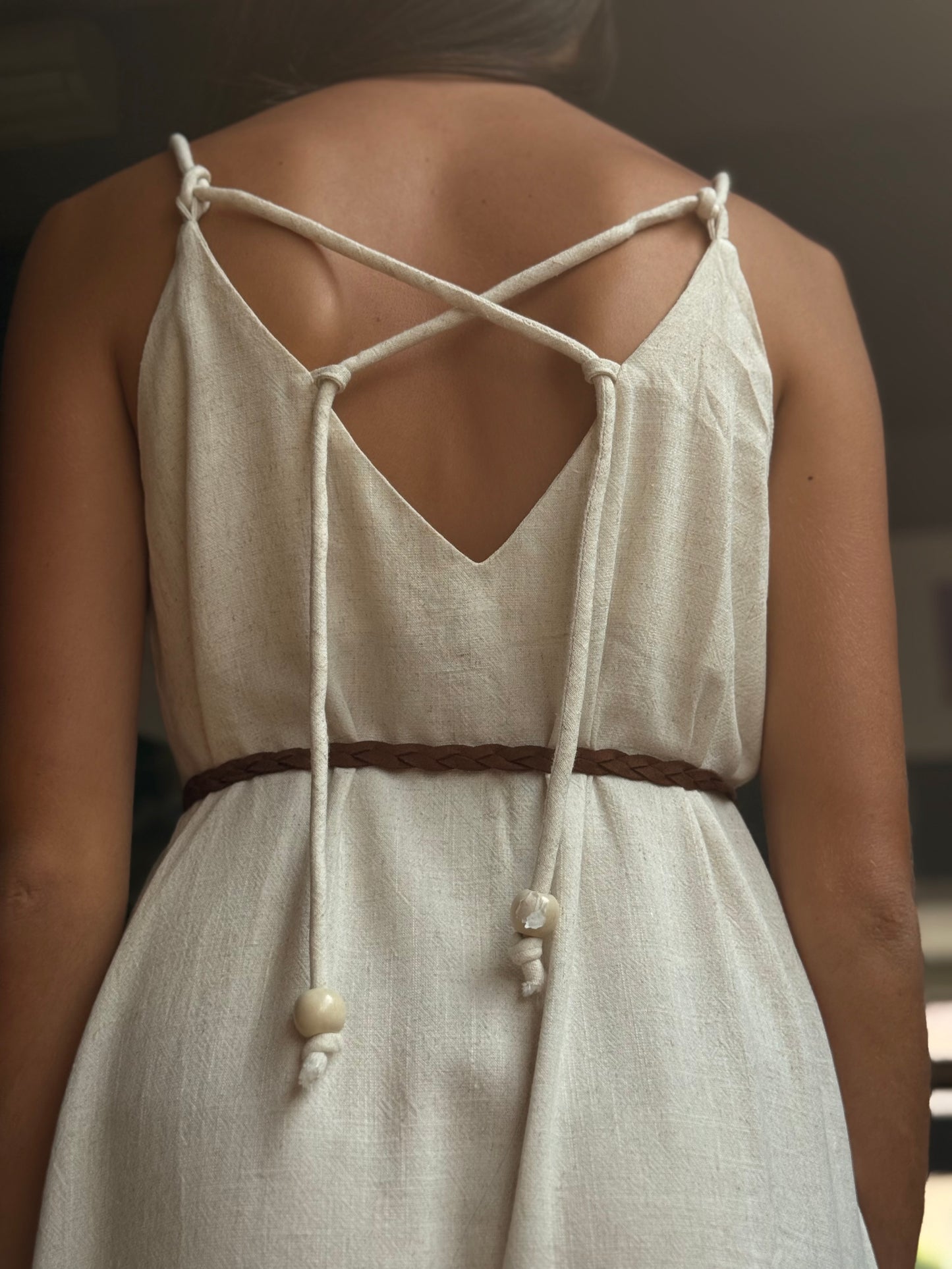 Robe longue beige en lin et viscose – détail lacé & fente