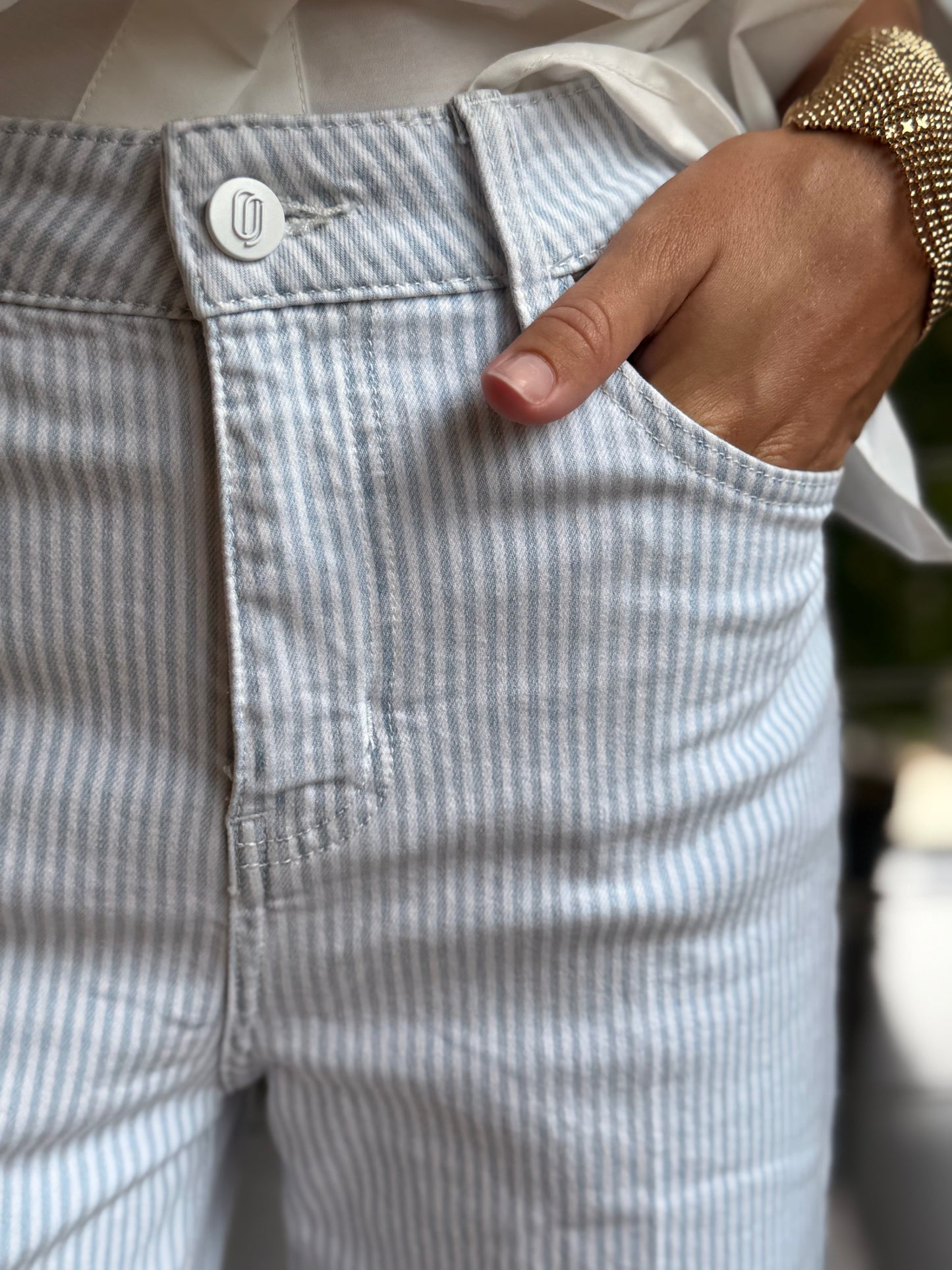 Pantalon rayé bleu ciel & blanc – Coton stretch