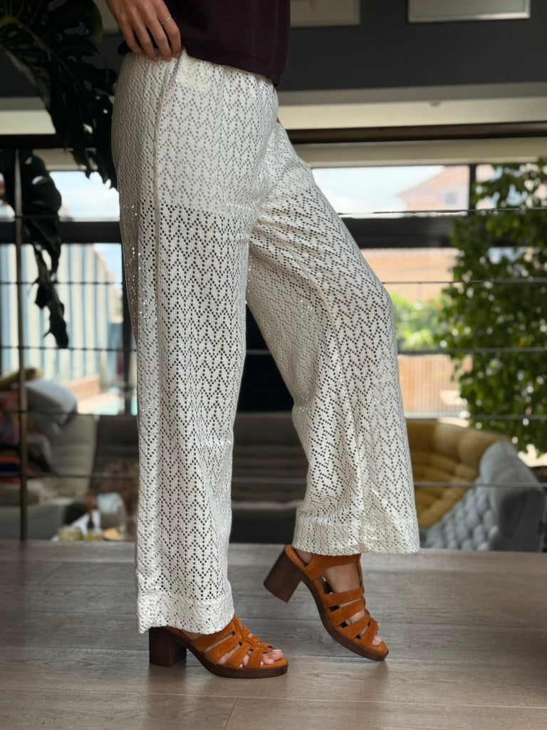 Pantalon crochet écru – Douceur et légèreté
