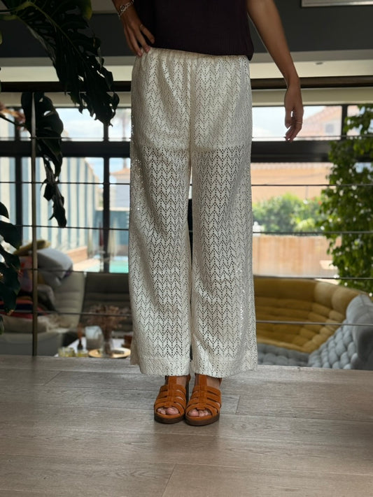 Pantalon crochet écru – Douceur et légèreté