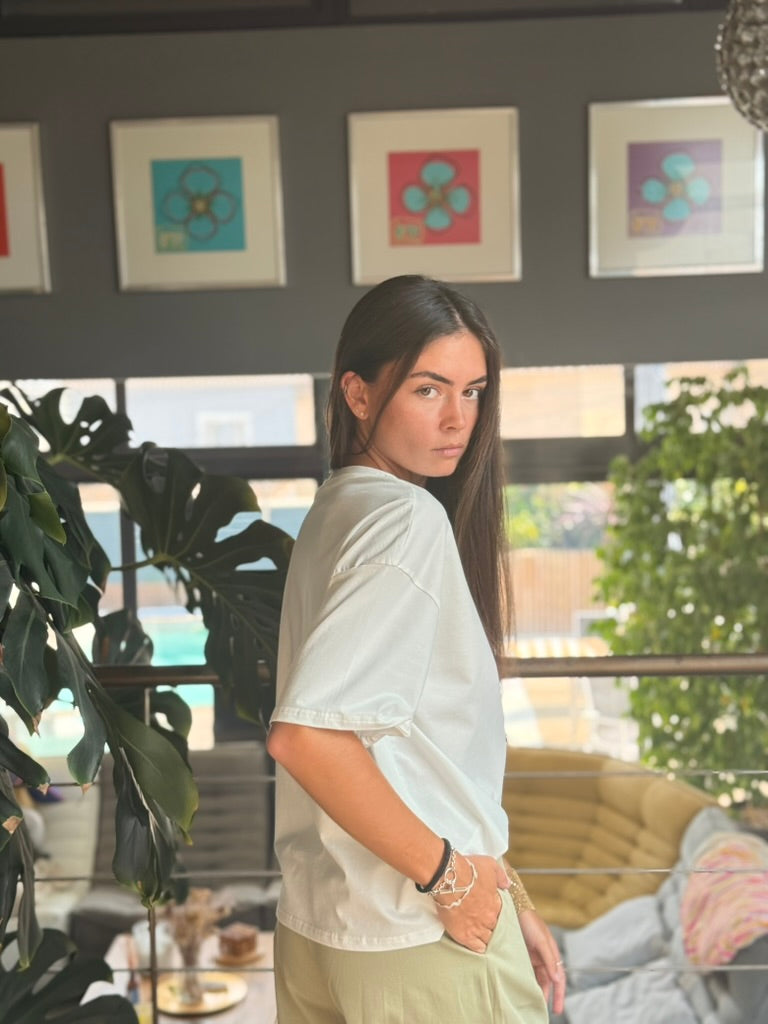 T-shirt oversize brodé – L’indispensable du moment