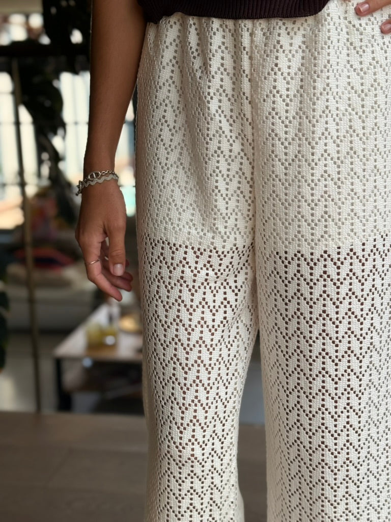 Pantalon crochet écru – Douceur et légèreté