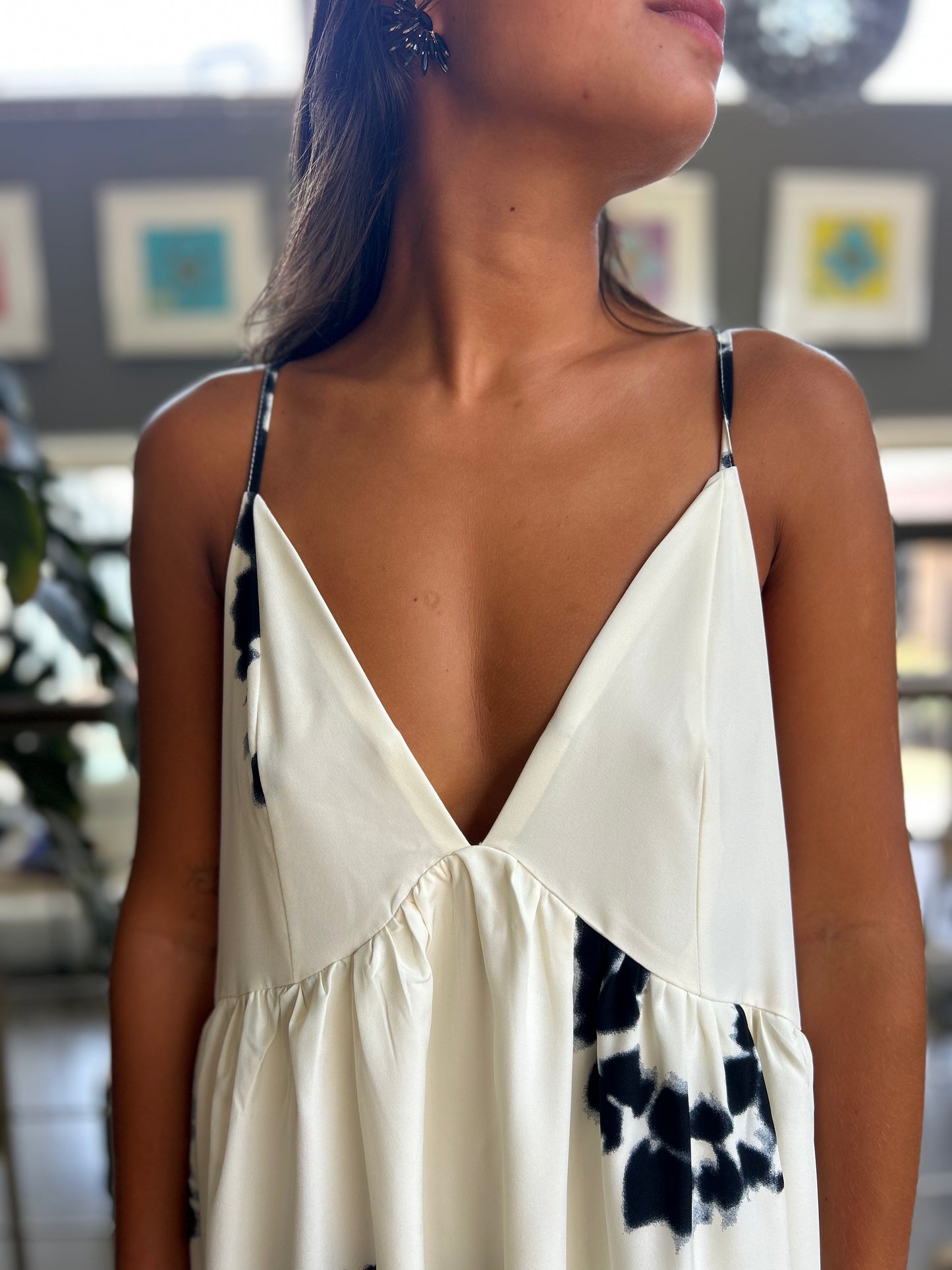 Robe longue blanche imprimés noirs