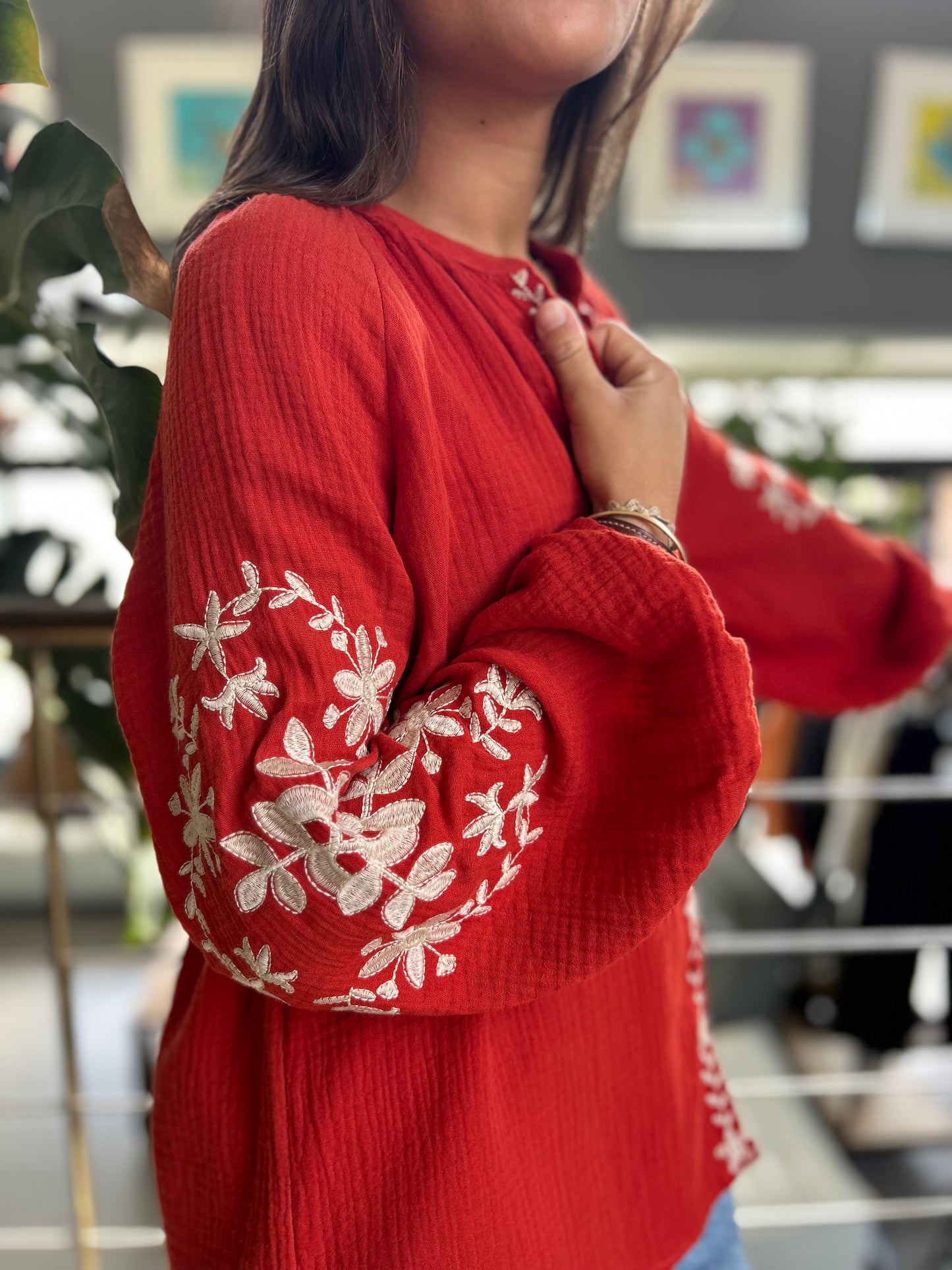 Blouse noa rouge brodée