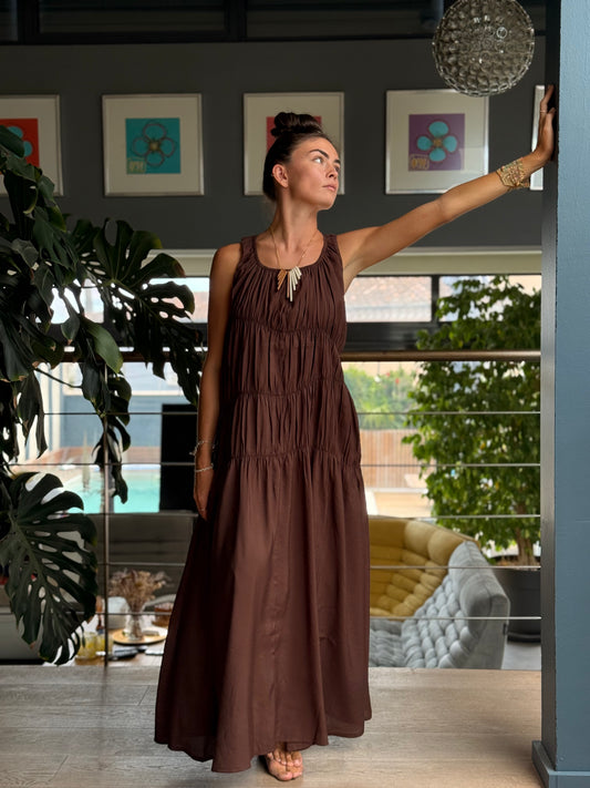 Robe longue chocolat – coupe ample et esprit bohème