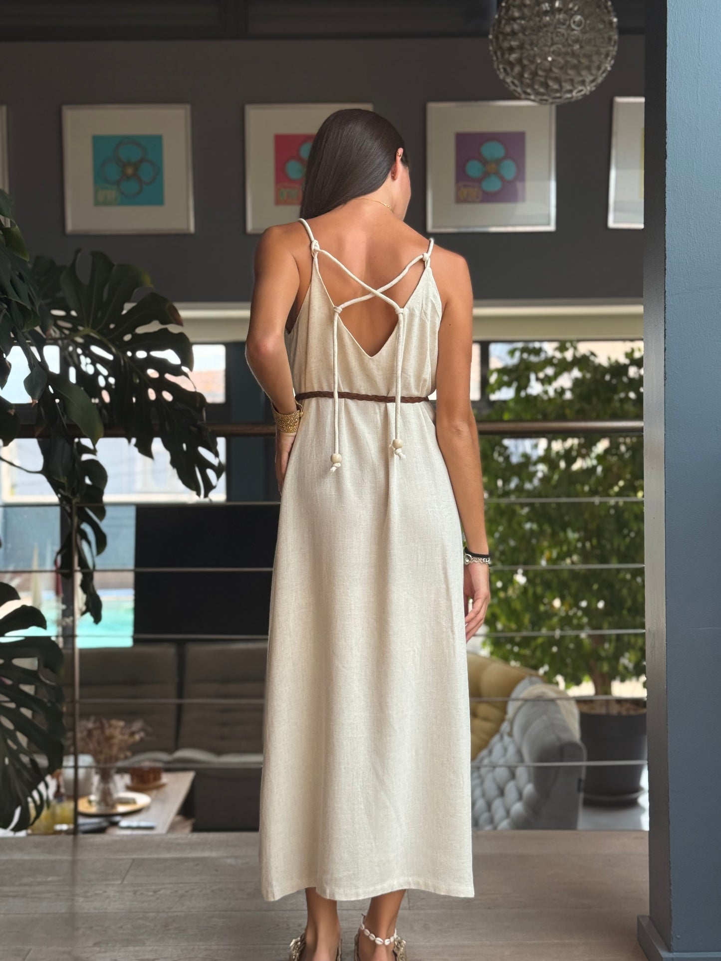 Robe longue beige en lin et viscose – détail lacé & fente