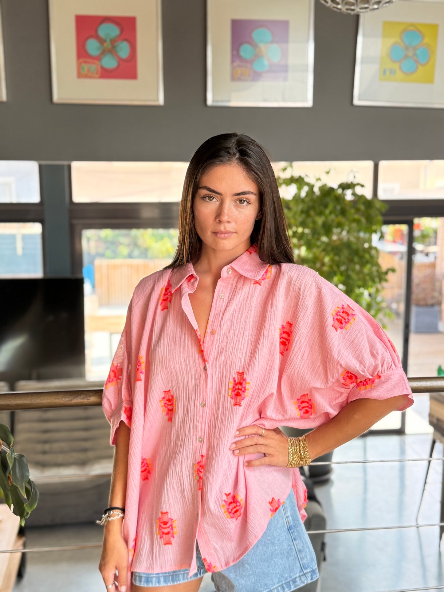 Chemise oversize en coton – Rose & éclats colorés