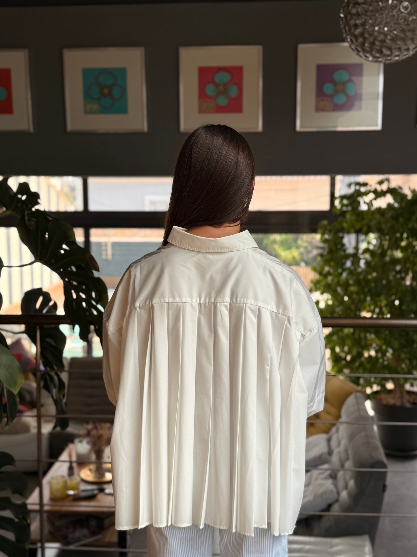 Chemise plissée – dos structuré et silhouette fluide