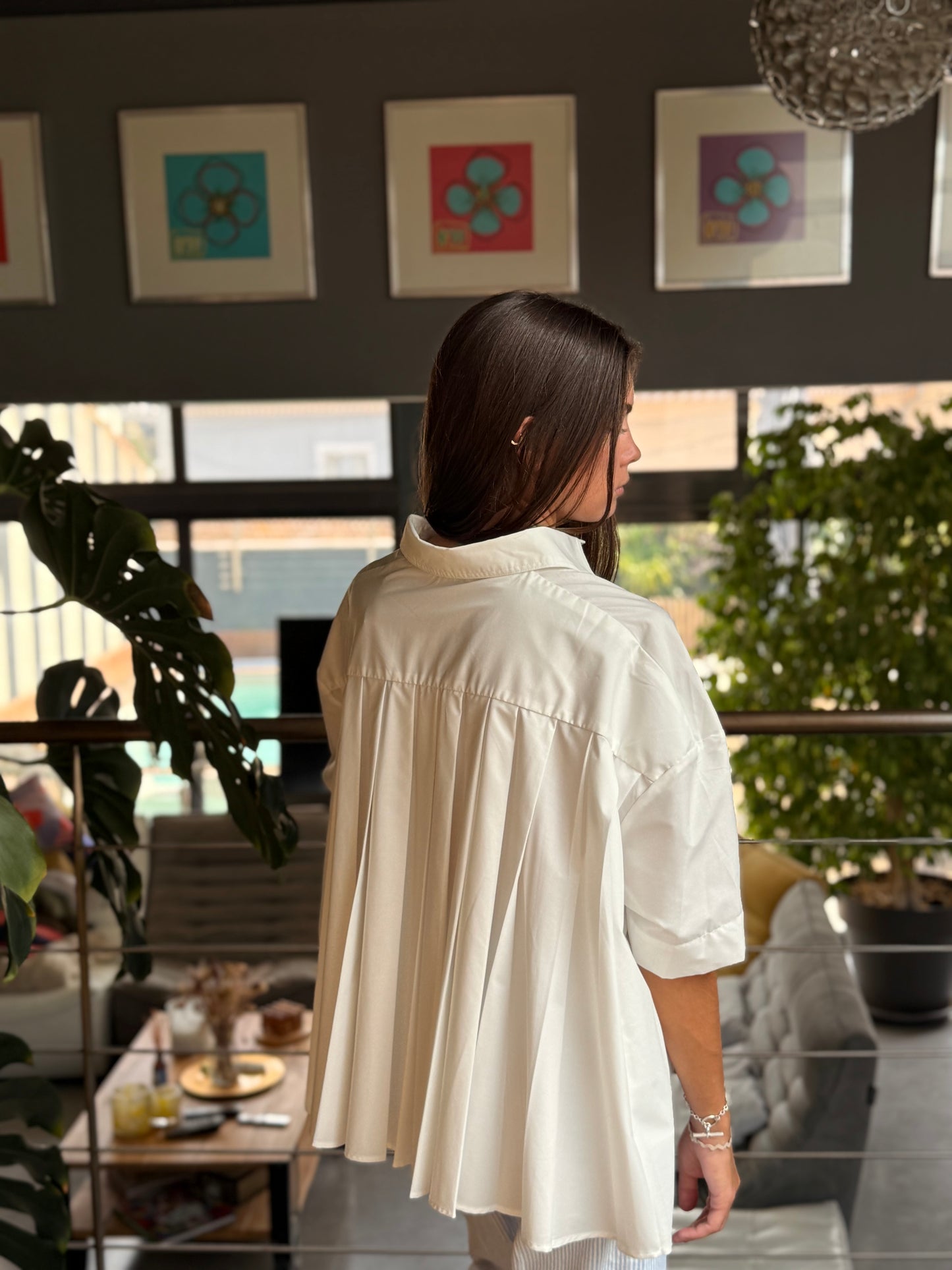 Chemise plissée – dos structuré et silhouette fluide